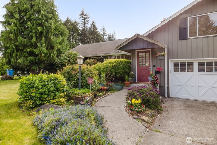 Property Photo:  6850 E Grandview Street  WA 98404 