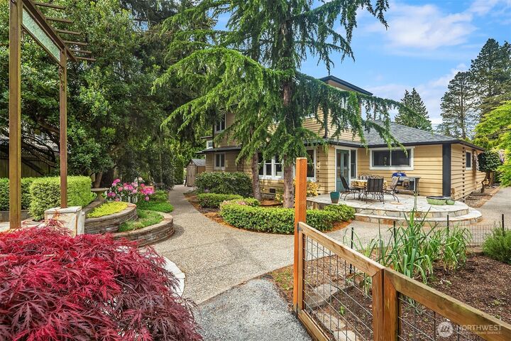Property Photo:  7732  195th Street SW  WA 98026 