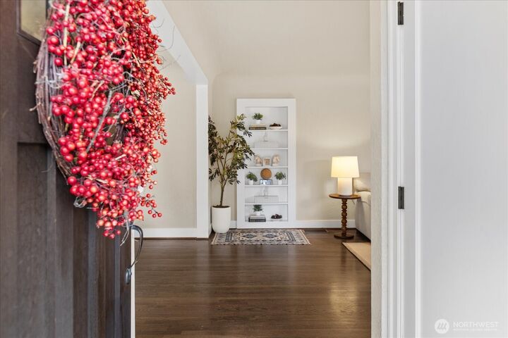 Property Photo: 1020 NE 100th Street 1 WA 98125