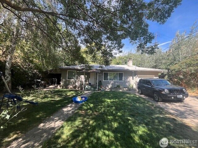 Property Photo:  1822 S Wenatchee Avenue  WA 98801 