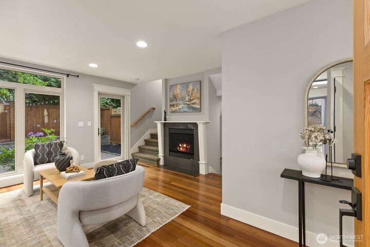 Property Photo: 3122 Franklin Avenue E B WA 98102