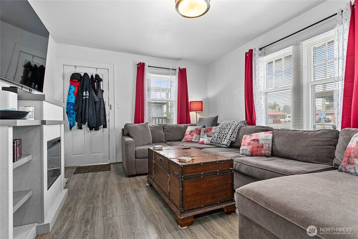 Property Photo:  1404 S 2nd Street  WA 98273 