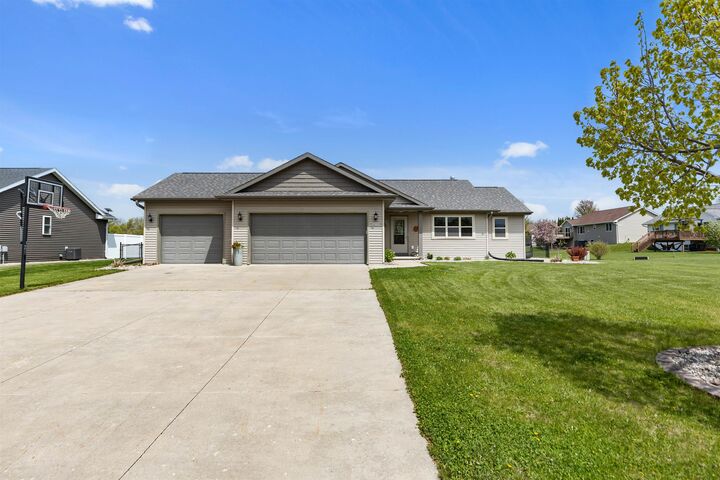 Property Photo:  W6220 Sherwood Point Court  WI 54942 