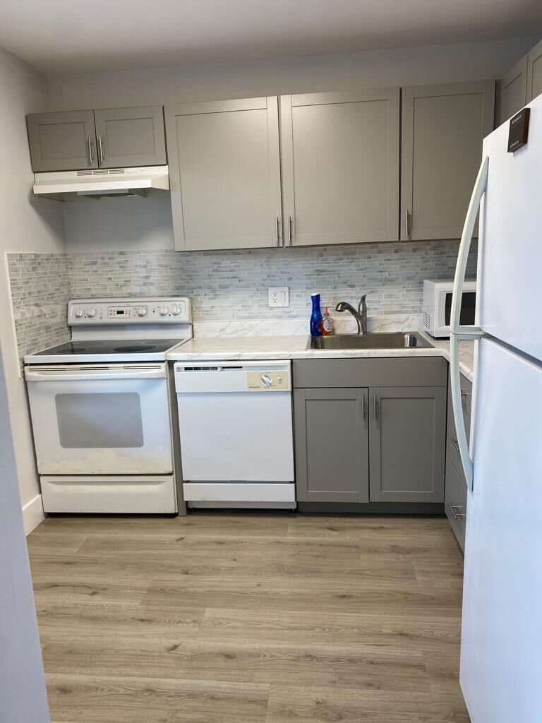 Property Photo:  19 Abbey Lane 206  FL 33446 