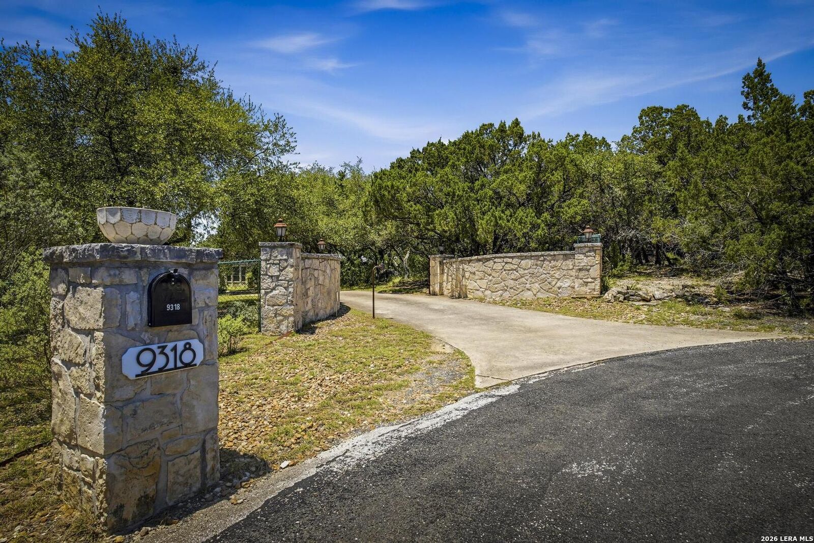Property Photo: 9318 Fox Briar TX 78006