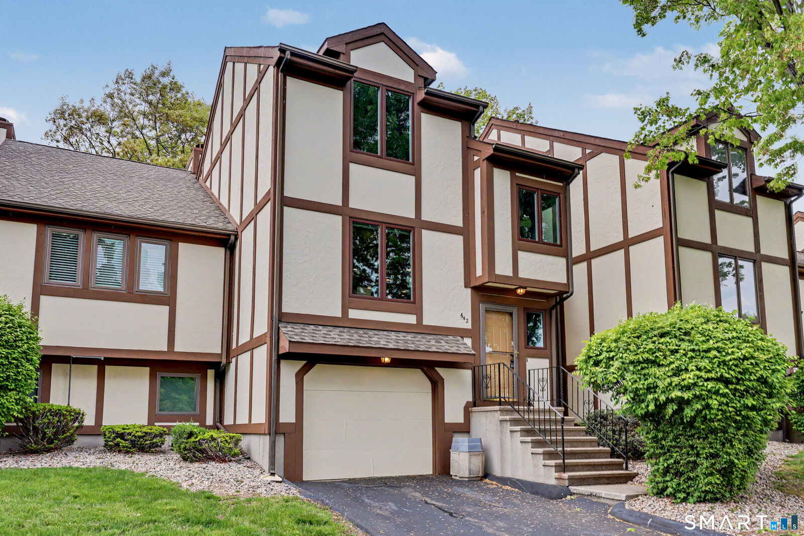 Property Photo:  690 Forest Road 642  CT 06516 