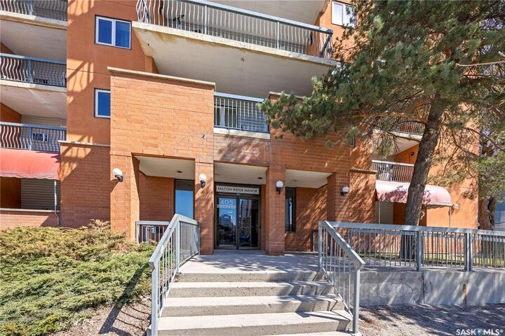 Property Photo: 405 5th Avenue N 404 SK S7K 6Z3