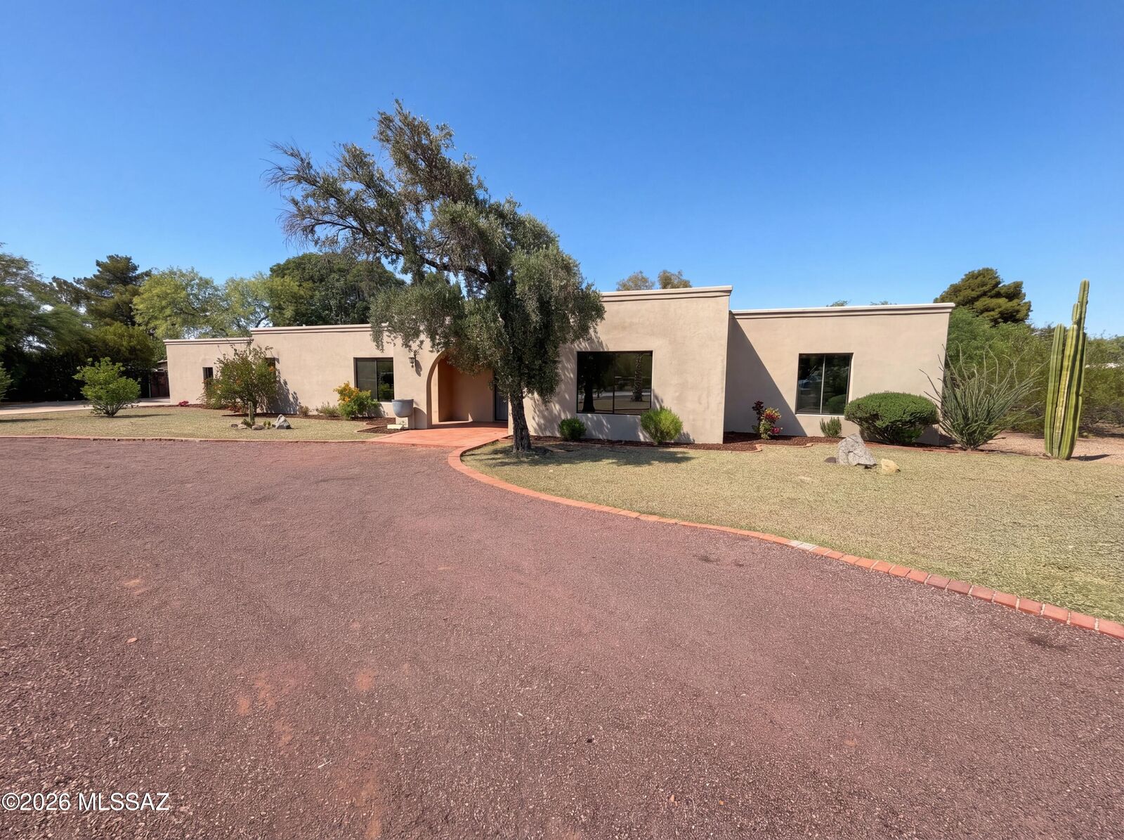 Property Photo:  6211 E Paseo Tierra Alta  AZ 85715 