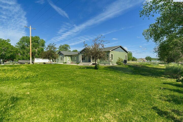 Property Photo:  573 E Sunset Dr  WA 99323 