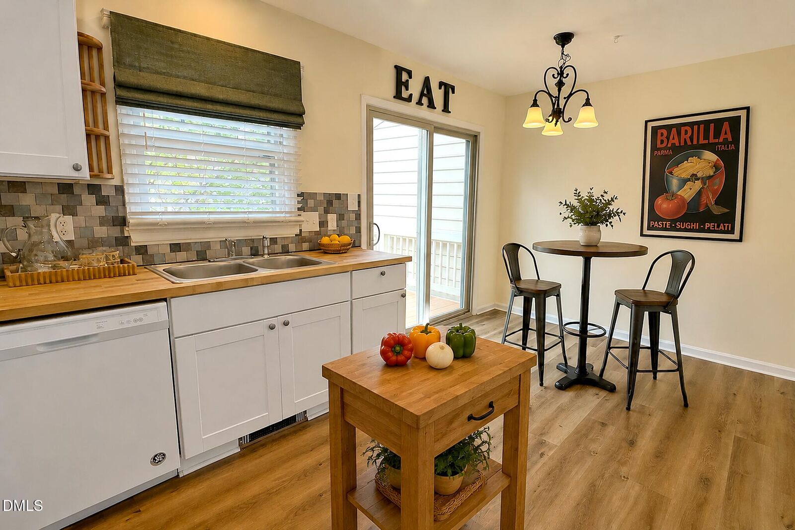 Property Photo: 6544 English Oaks Drive NC 27615