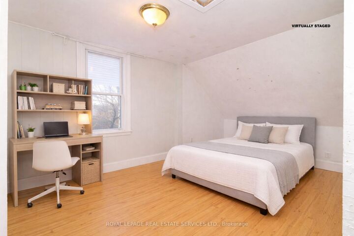 Property Photo:  224 Broadway Avenue  ON L8S 2W6 