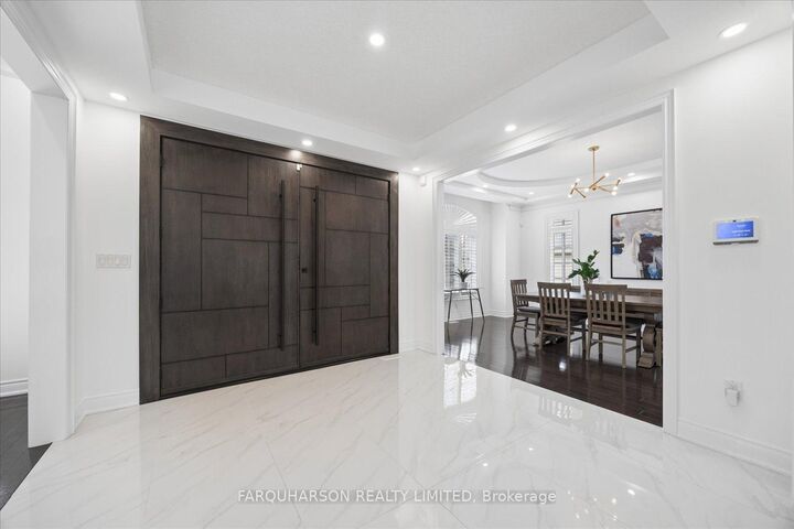 Property Photo:  21 Country Club Crescent  ON L9P 0B8 