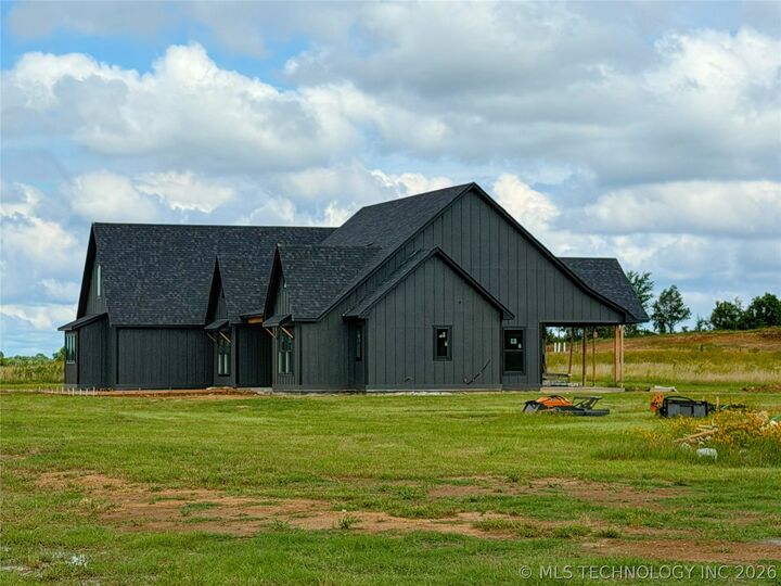 Property Photo:  1413 Gunner Lane  OK 74403 
