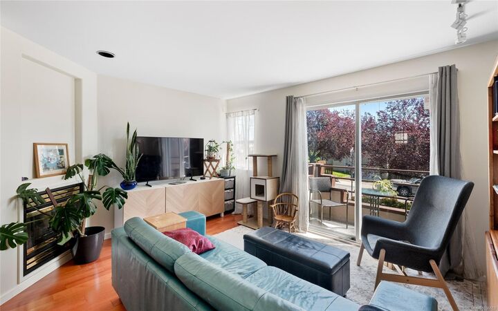 Property Photo: 3154 Washington Ave BC V9A 1P6