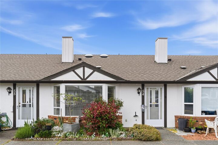 Property Photo:  120 Finholm St N 54  BC V9P 1J5 