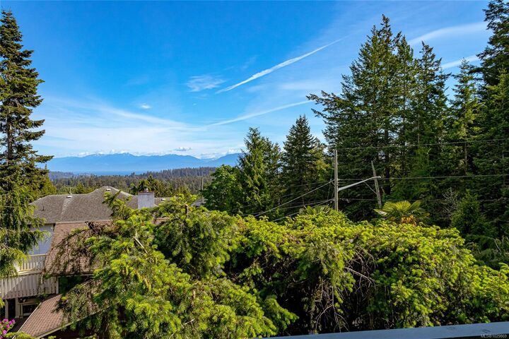 Property Photo: 2175 Firwood Pl BC V9Z 0N2