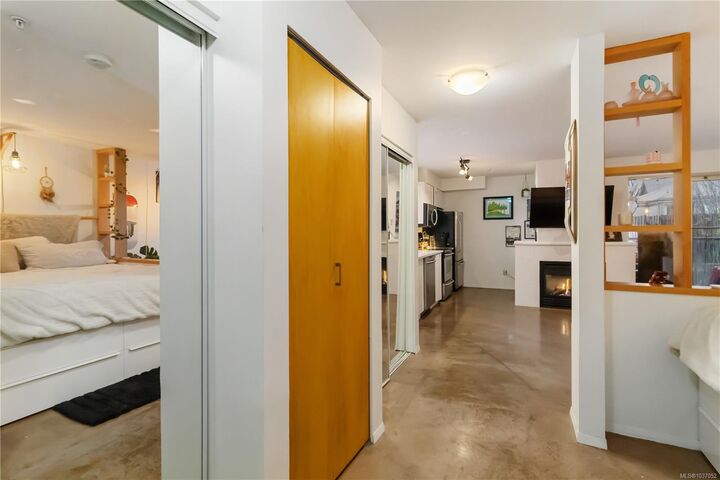 Property Photo:  932 Johnson St 301  BC V8V 3N4 