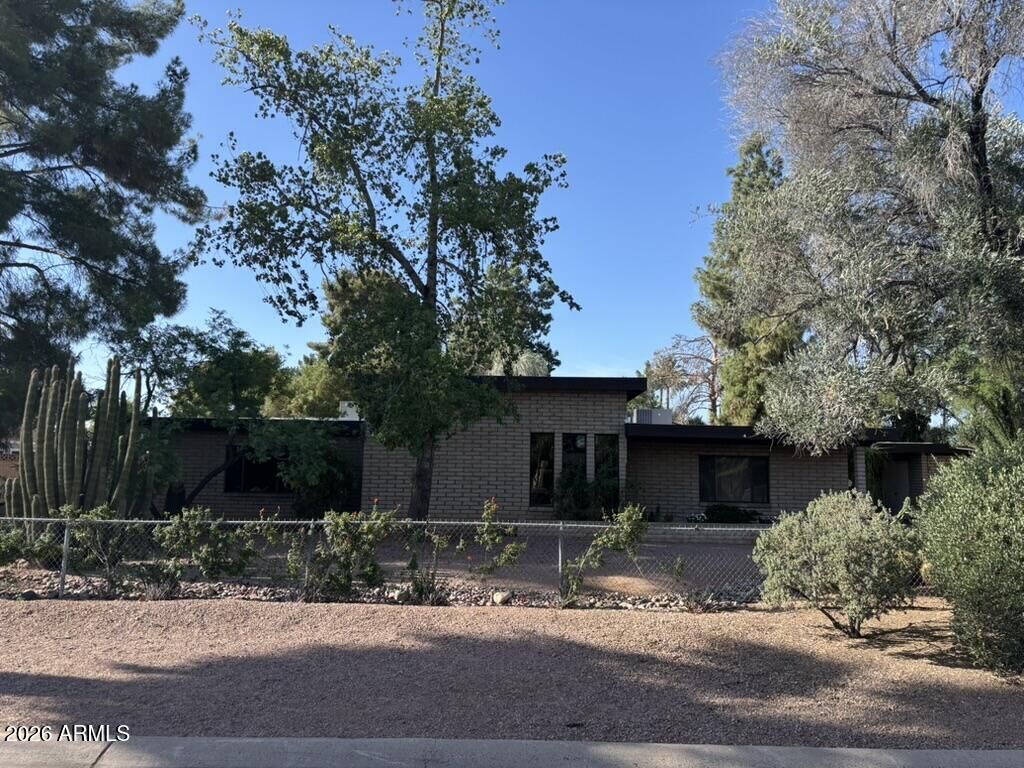 Property Photo:  2950 E Turney Avenue  AZ 85016 