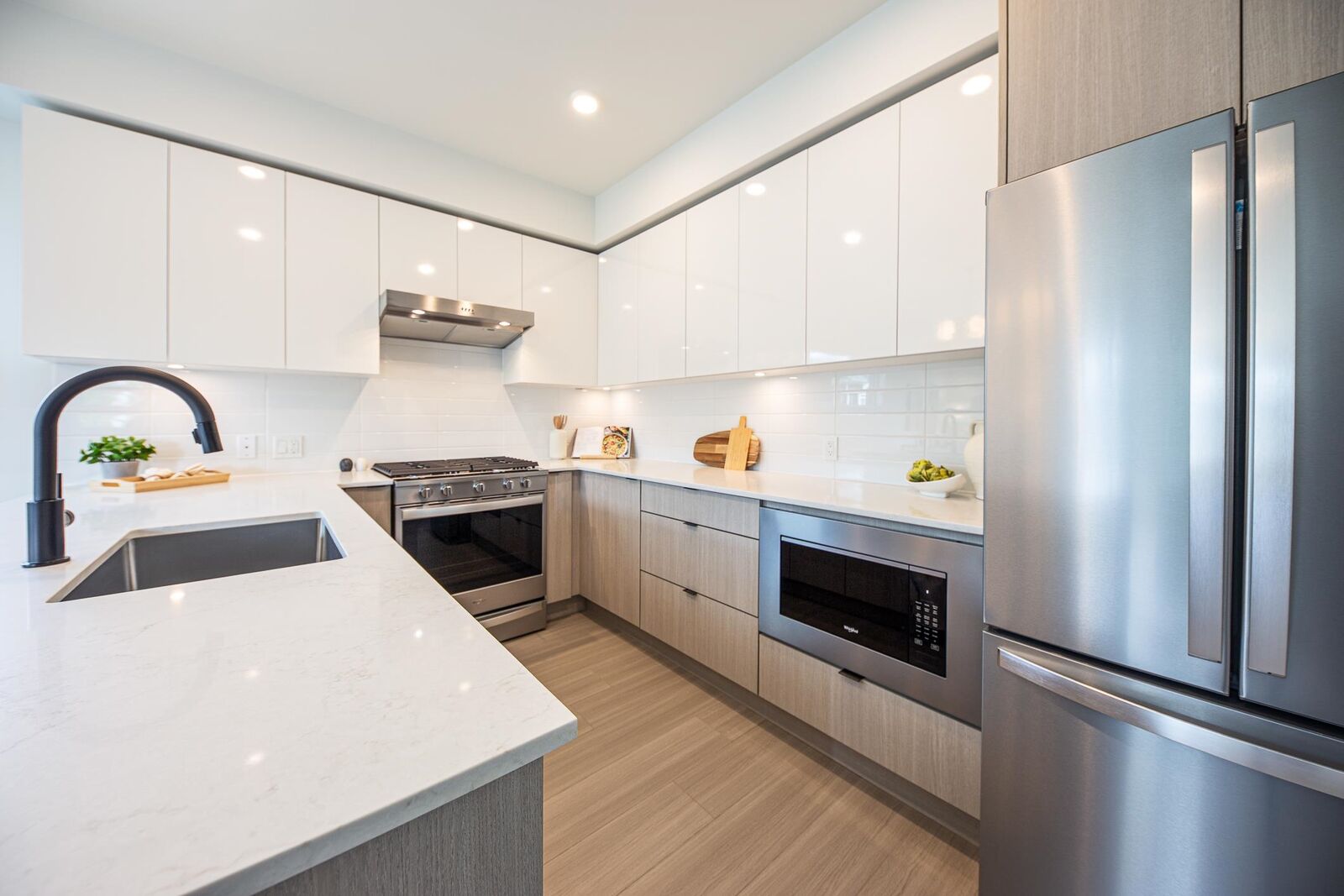 Property Photo: 2277 Hawthorne Avenue 202 BC V3C 1W7