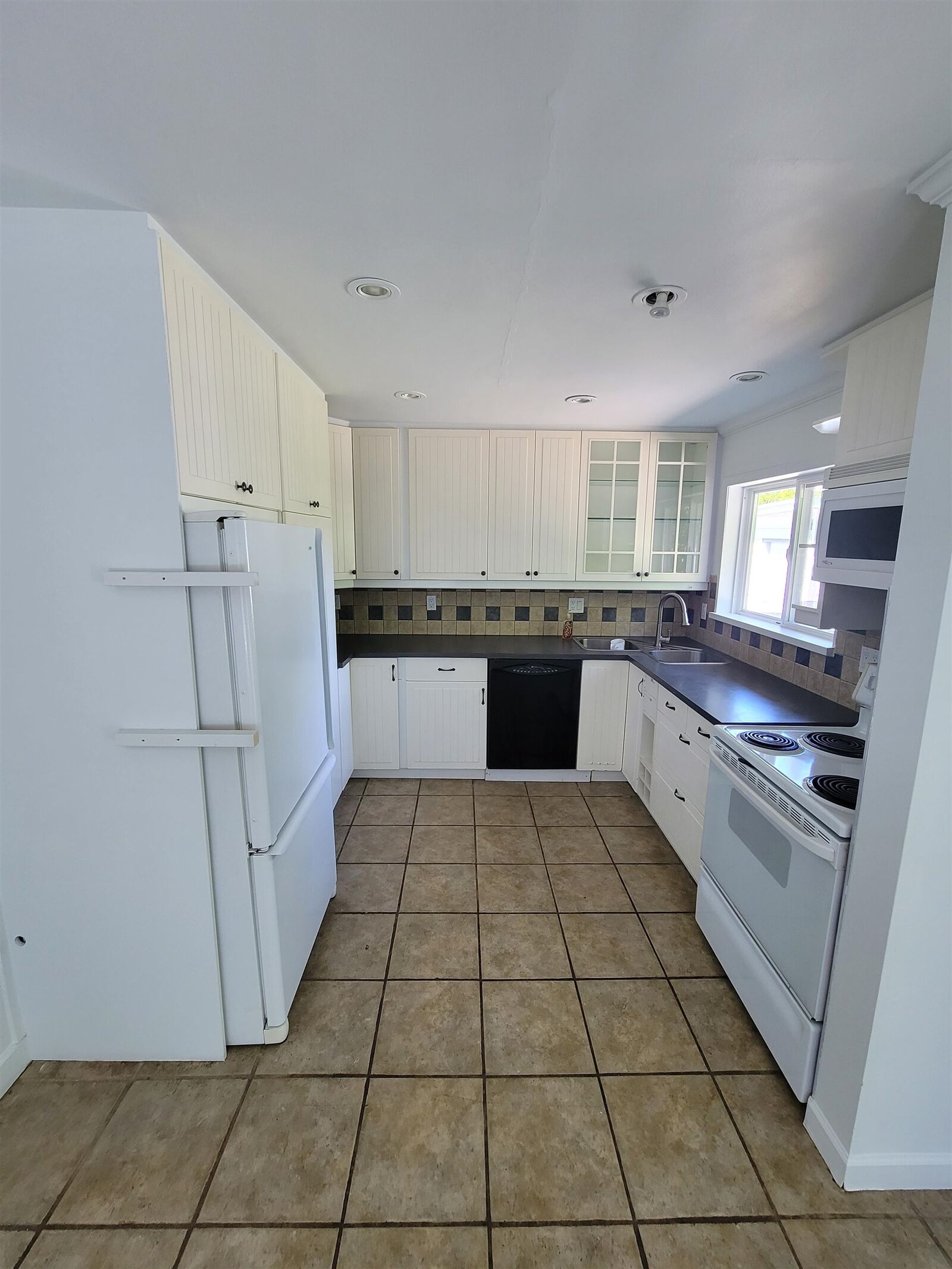 Property Photo:  15439 Oxenham Avenue  BC V4B 2J2 