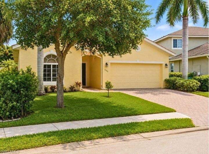 Property Photo: 2506 Blackburn Cir FL 33991