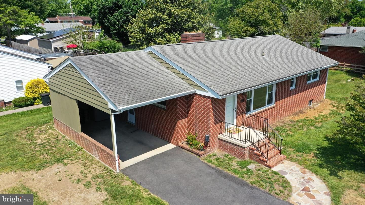 Property Photo: 437 Beechcroft Road VA 22601