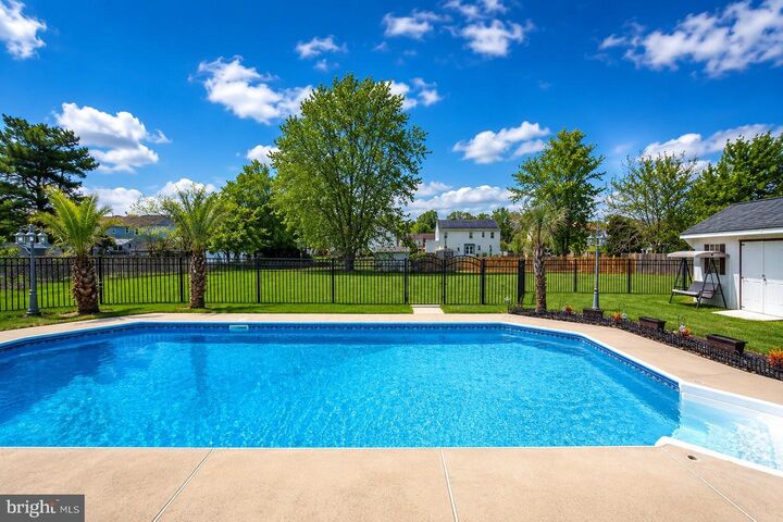 Property Photo:  20 Cortland Lane  NJ 08080 