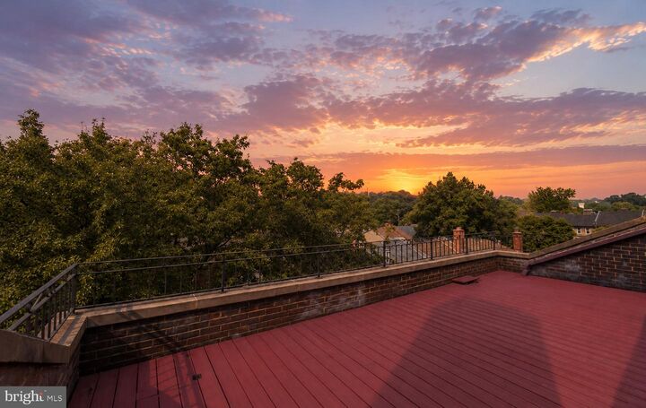 Property Photo:  2338 S Queen Street  VA 22202 