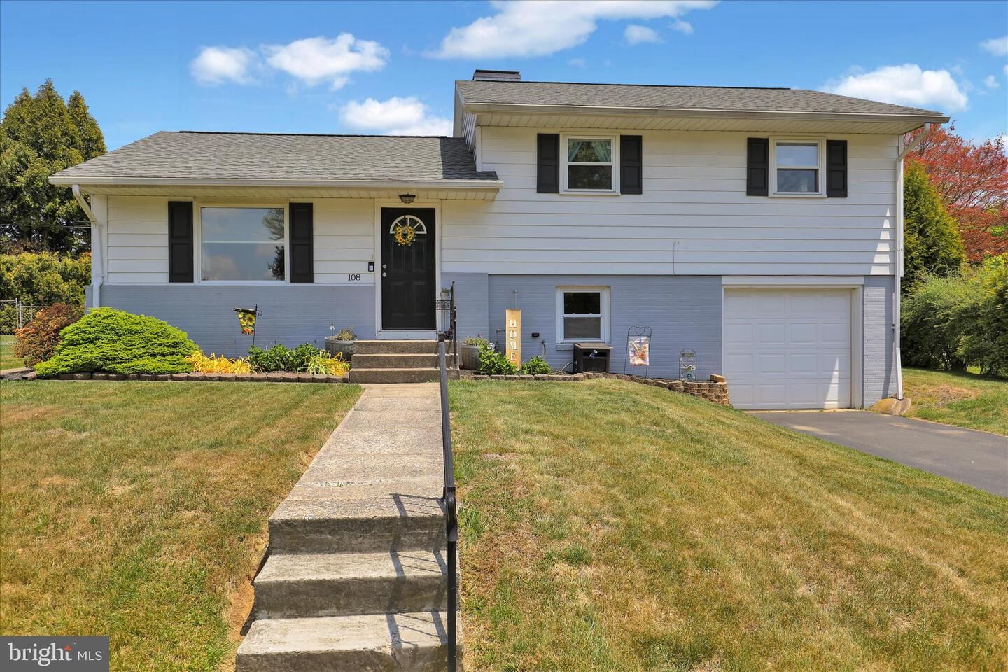 Property Photo:  108 Center Lane  PA 19606 