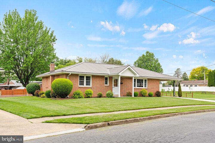 Property Photo:  18 Chestnut Street  PA 17011 