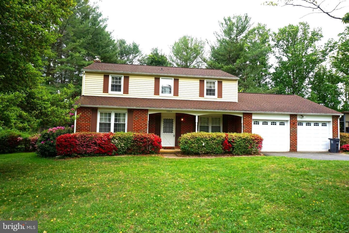 Property Photo: 1304 Chez Court MD 21047