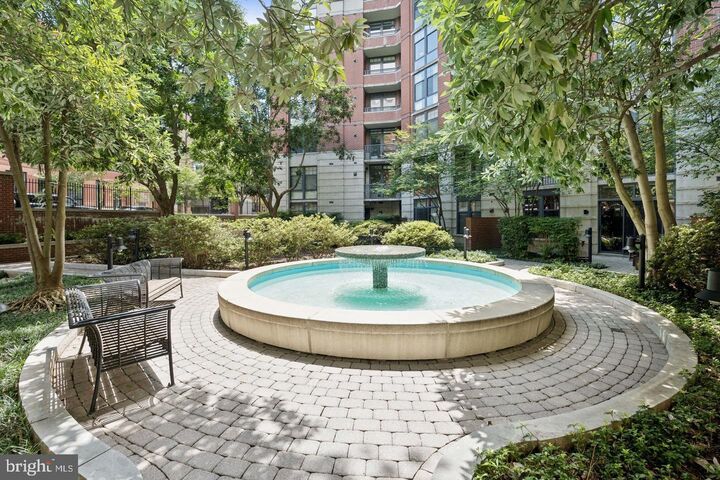 Property Photo:  1021 Garfield Street N 247  VA 22201 