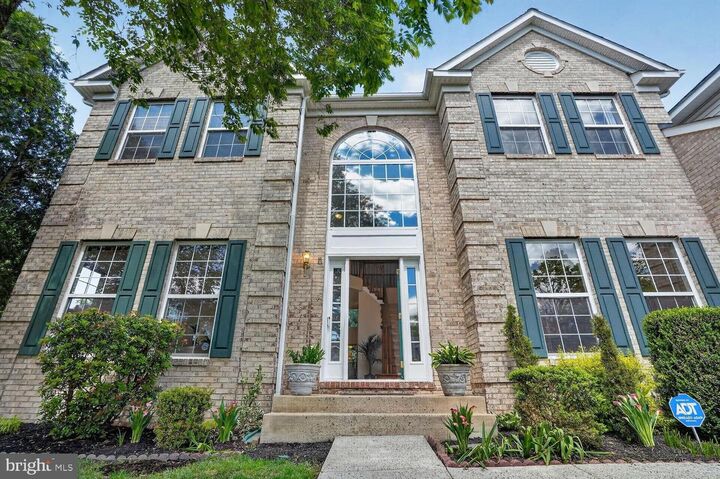 Property Photo:  910 Rhonda Place SE  VA 20175 