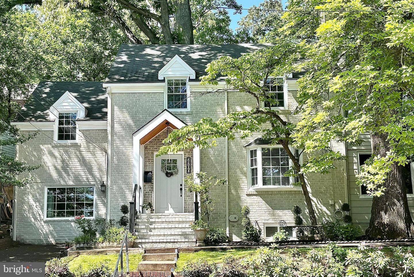 Property Photo:  2700 S Grant Street  VA 22202 