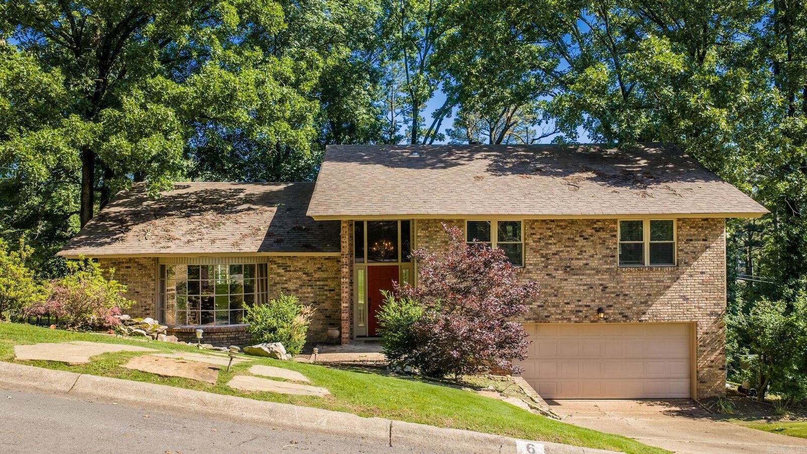 Property Photo: 6 Flintwood Drive AR 72227