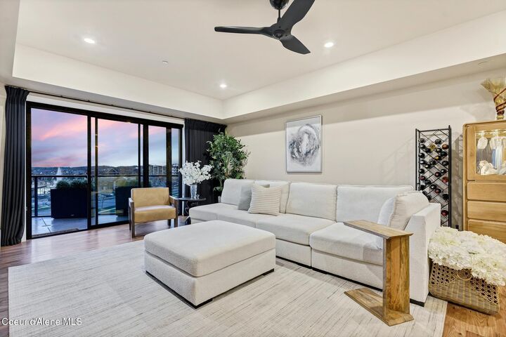 Property Photo:  1579 W Riverstone Dr Unit 301  ID 83814 