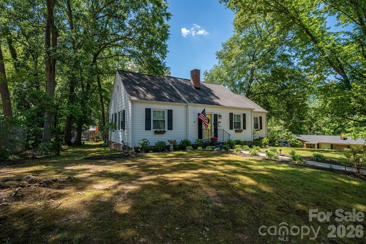 Property Photo:  823 N Laurel Street  NC 28092 