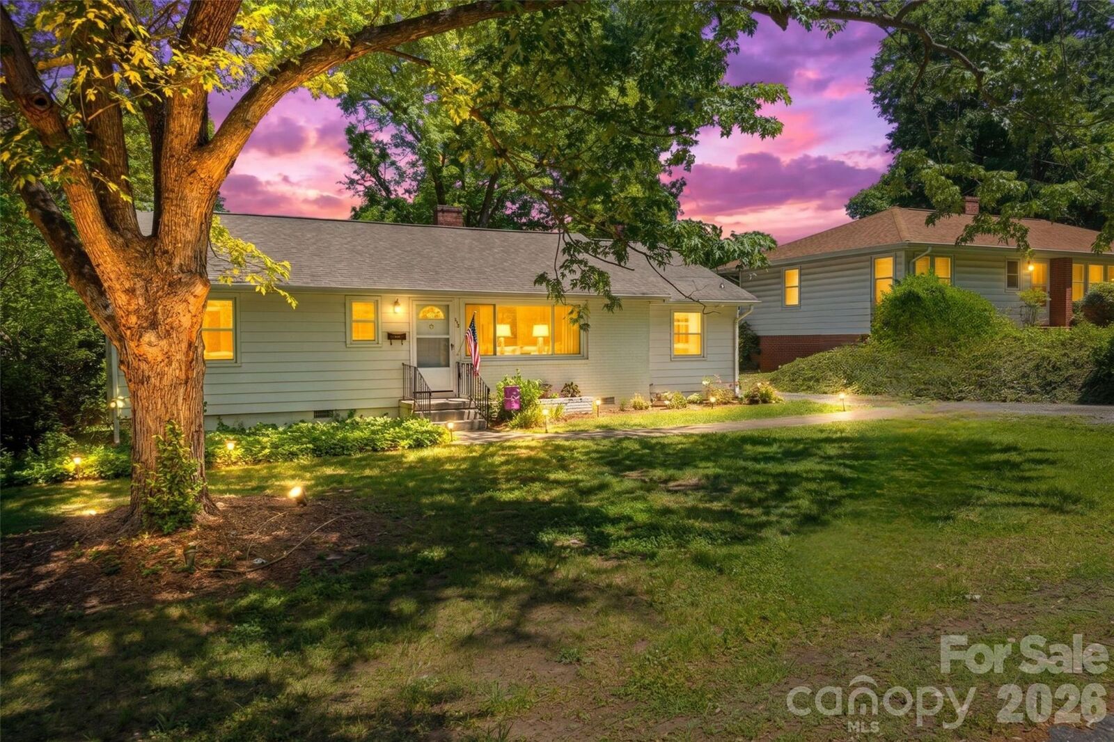 Property Photo:  938 E 6th Avenue  NC 28054 