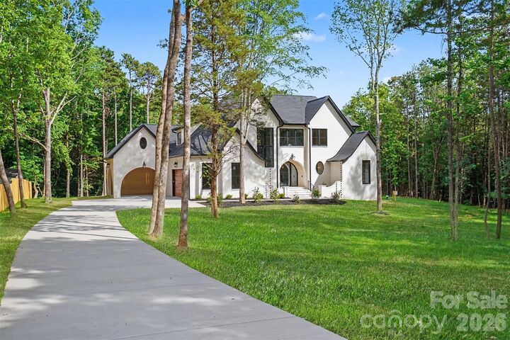 Property Photo:  8124 Asheley Glen Drive  NC 28227 