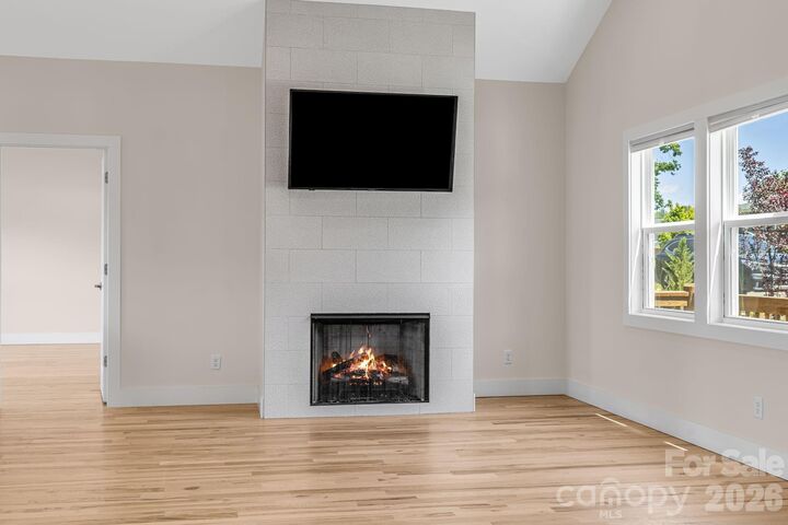 Property Photo:  215 Oak Meadow Lane  NC 28804 