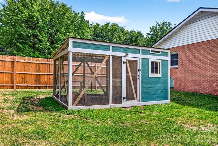 Property Photo:  204 Oak Grove Road  NC 28726 
