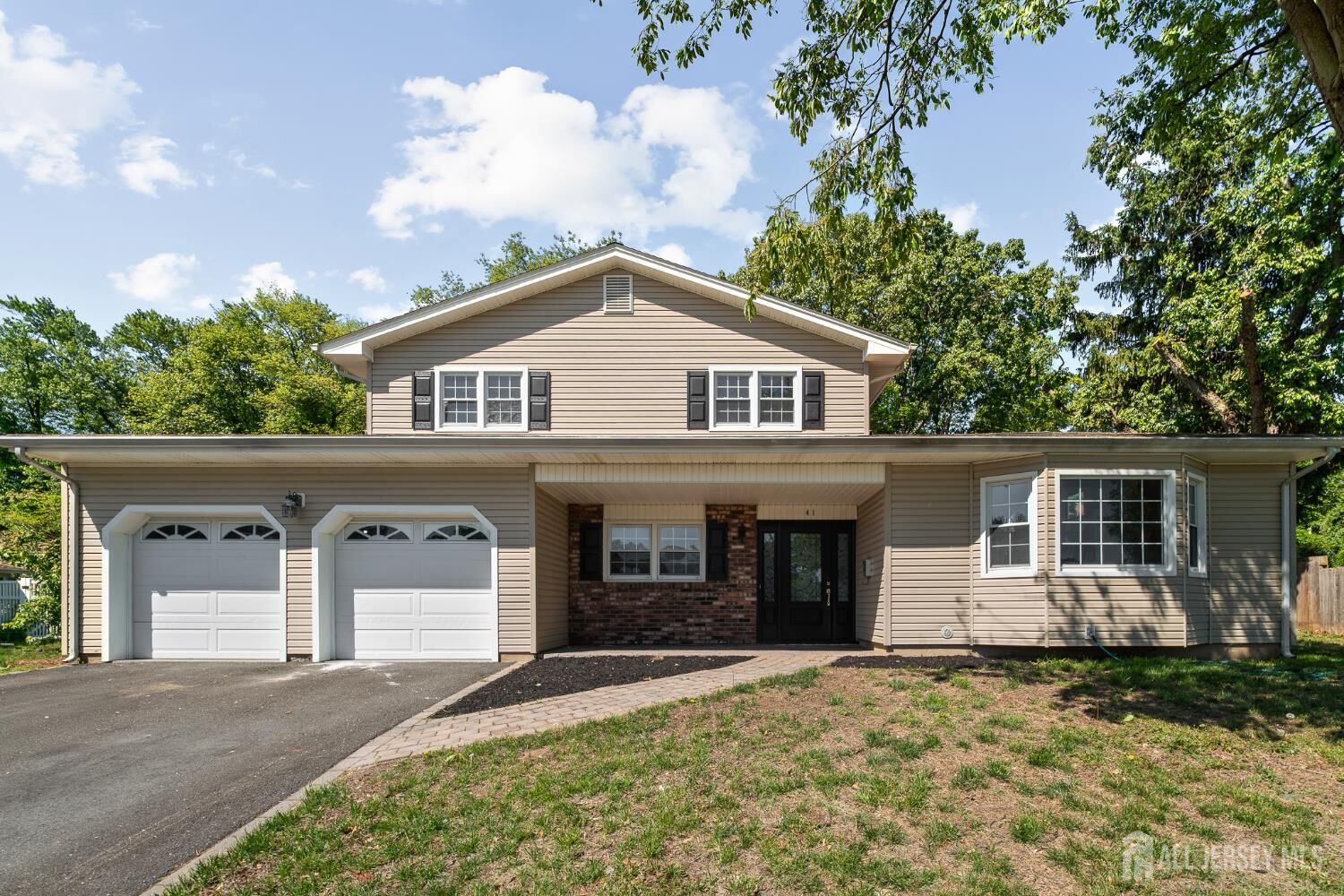 Property Photo:  41 Oakwood Drive  NJ 08859 