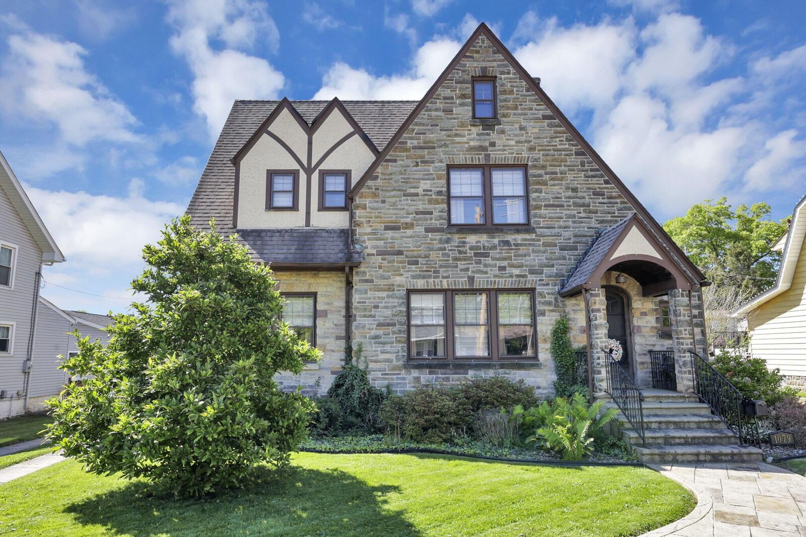 Property Photo: 1079 W Main Street OH 43055