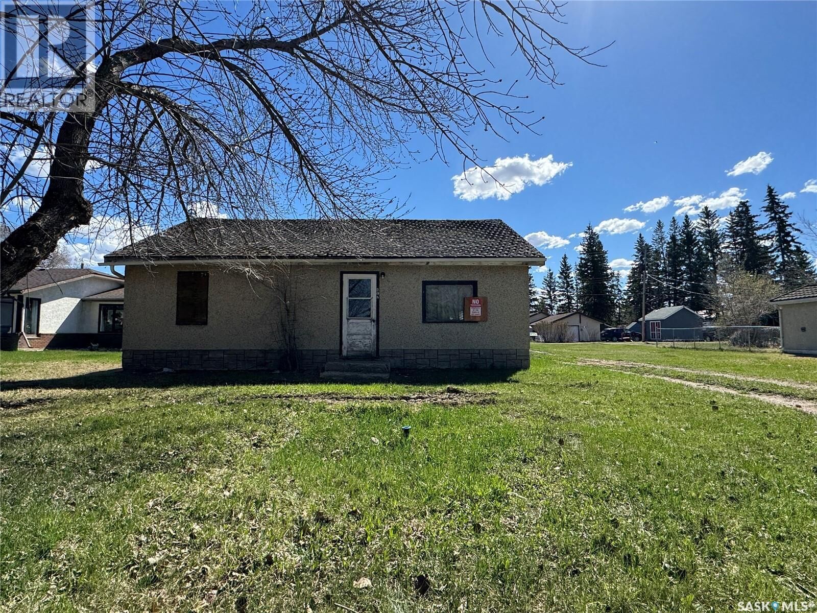 Property Photo:  208 Irvine Street  SK S0M 0N0 