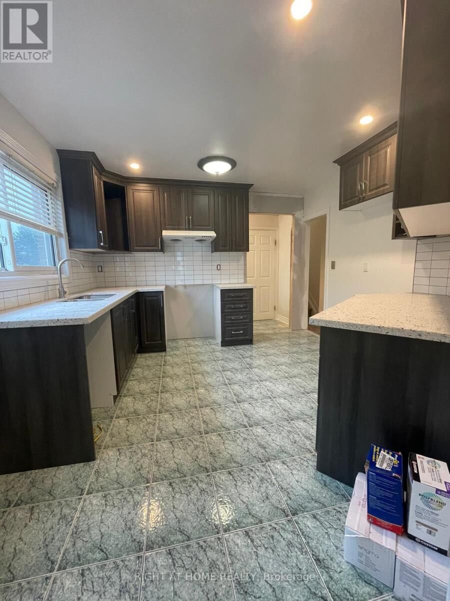 Property Photo: 135 Avondale Boulevard Main ON L6T 1H5