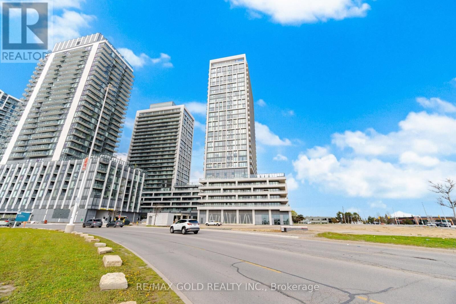 Property Photo:  8960 Jane Street 1421  ON L4K 2M9 