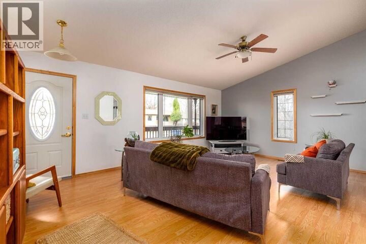 Property Photo:  212 2 Avenue East  SK S0M 1M0 