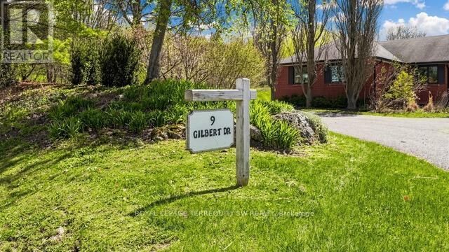 Property Photo: 9 Gilbert Drive Main ON L4G 6W8