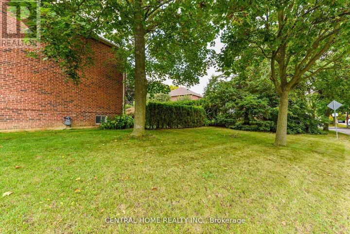Property Photo:  4 Robaldon Road  ON M9A 5A7 