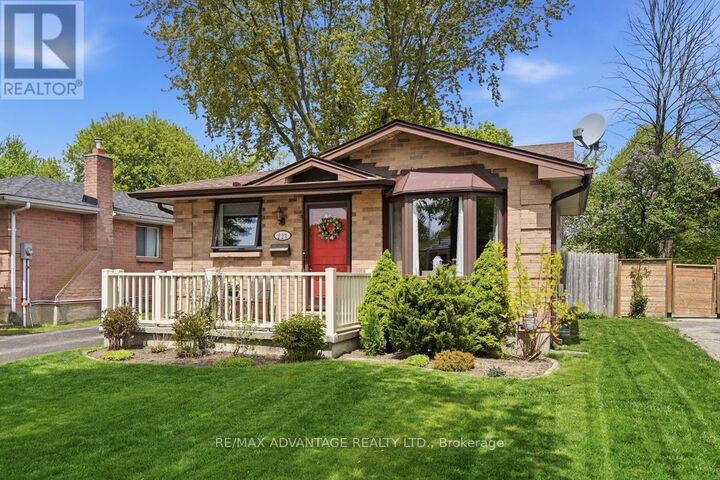 Property Photo:  223 Ardsley Crescent  ON N6G 3W6 